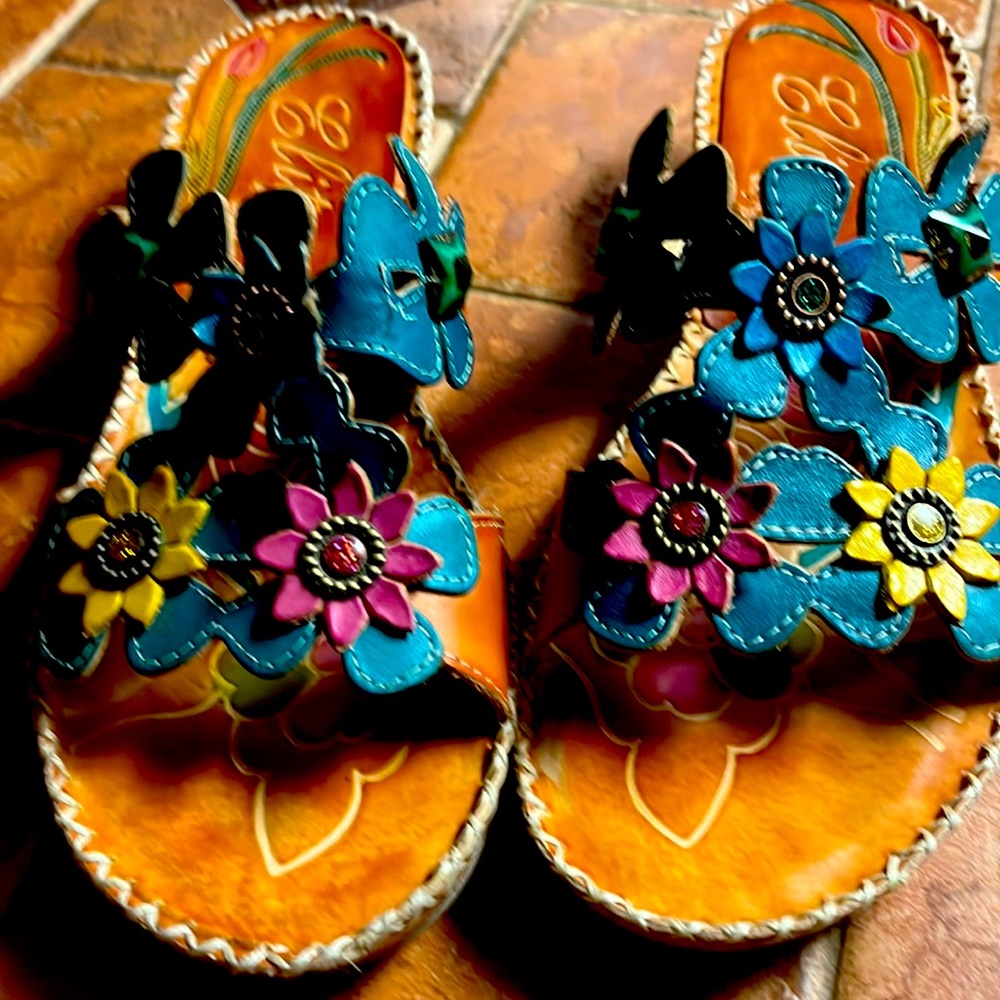 Pair of Elite sandals. Size 10 but fits like a 9